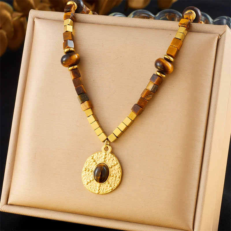 Collar cuadrado con ojo de tigre