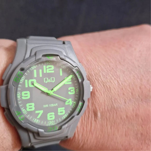 Reloj Q&Q V31A-006VY Hombre - Análogo - Reloj Reloj Q&Q original | Compra en Relojchile Chile | Reloj Q&Q Chile | Reloj Reloj Chile - Reloj hombre chile - Reloj mujer chile - Reloj santiago - Reloj original chile - reloj elegante hombre - reloj casual mujer - reloj resistente al agua - reloj acero inoxidable - reloj deportivo hombre - tienda de relojes online chile