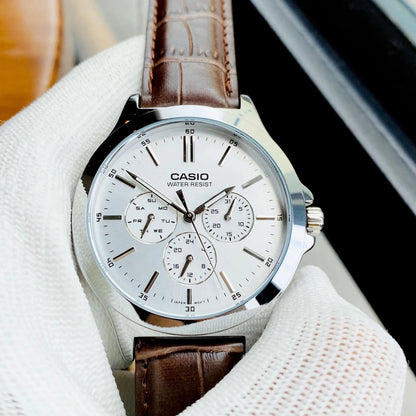 Reloj Casio MTP-V300L-7A Hombre - Análogo - Reloj Reloj Casio original | Compra en Relojchile Chile | Reloj Casio Chile | Reloj Reloj Chile - Reloj hombre chile - Reloj mujer chile - Reloj santiago - Reloj original chile - reloj elegante hombre - reloj casual mujer - reloj resistente al agua - reloj acero inoxidable - reloj deportivo hombre - tienda de relojes online chile