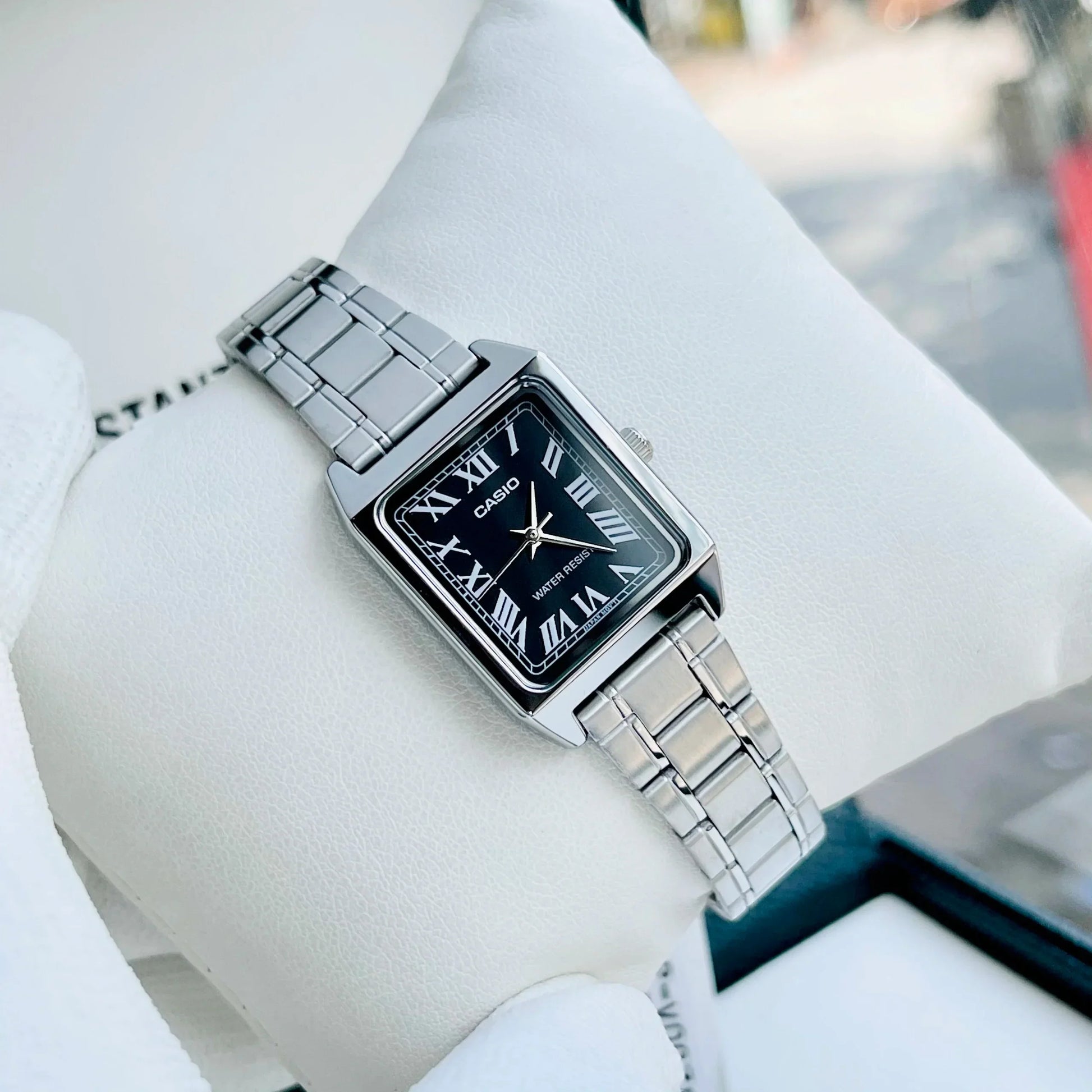 Reloj Casio Tank LTP-V007D-1B Mujer - Análogo - Reloj Reloj Casio original | Compra en Relojchile Chile | Reloj Casio Chile | Reloj Reloj Chile - Reloj hombre chile - Reloj mujer chile - Reloj santiago - Reloj original chile - reloj elegante hombre - reloj casual mujer - reloj resistente al agua - reloj acero inoxidable - reloj deportivo hombre - tienda de relojes online chile