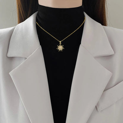 Collar dorado con sol en puntas