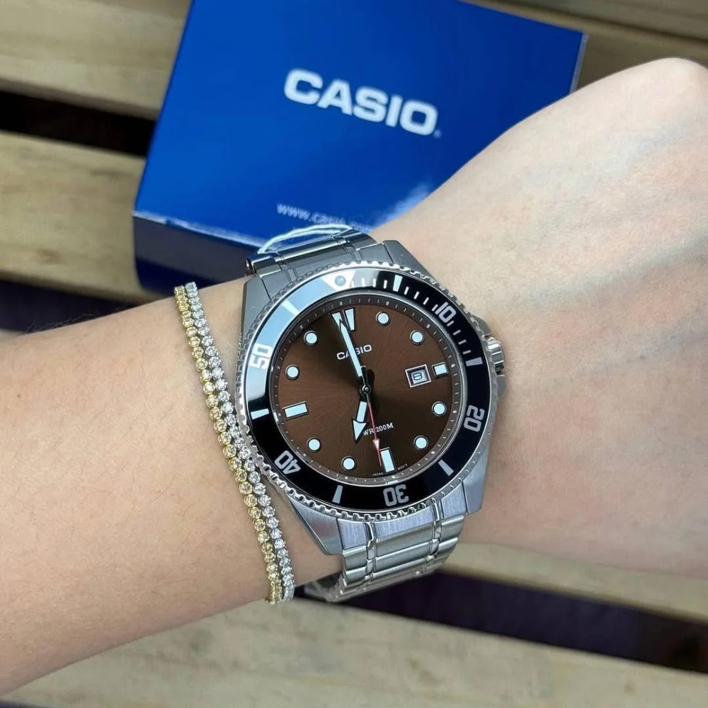 Reloj Casio Submariner MDV-107D-5AV Hombre - Análogo - Reloj Reloj Casio original | Compra en Relojchile Chile | Reloj Casio Chile | Reloj Reloj Chile - Reloj hombre chile - Reloj mujer chile - Reloj santiago - Reloj original chile - reloj elegante hombre - reloj casual mujer - reloj resistente al agua - reloj acero inoxidable - reloj deportivo hombre - tienda de relojes online chile