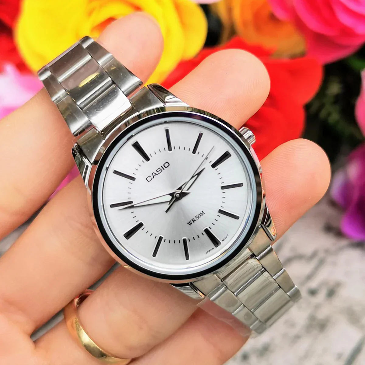 Reloj Casio LTP-1303D-7AV Mujer - Análogo - Reloj Reloj Casio original | Compra en Relojchile Chile | Reloj Casio Chile | Reloj Reloj Chile - Reloj hombre chile - Reloj mujer chile - Reloj santiago - Reloj original chile - reloj elegante hombre - reloj casual mujer - reloj resistente al agua - reloj acero inoxidable - reloj deportivo hombre - tienda de relojes online chile