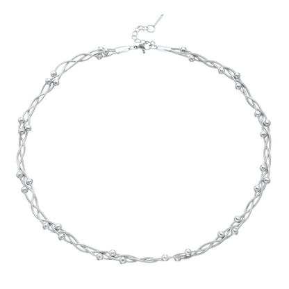 Collar plateado con cuentas tejido de 3 capas