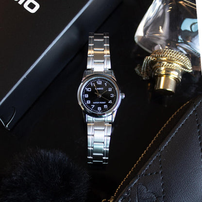 Reloj Casio LTP-V001D-1B Mujer - Análogo - Reloj Reloj Casio original | Compra en Relojchile Chile | Reloj Casio Chile | Reloj Reloj Chile - Reloj hombre chile - Reloj mujer chile - Reloj santiago - Reloj original chile - reloj elegante hombre - reloj casual mujer - reloj resistente al agua - reloj acero inoxidable - reloj deportivo hombre - tienda de relojes online chile